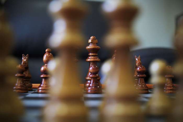 Chess game with king and knight pieces 4K