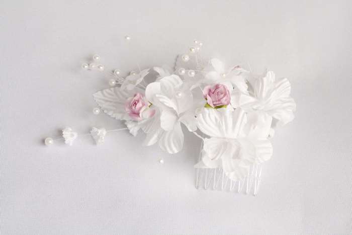 White floral hair comb with pink roses and pearls