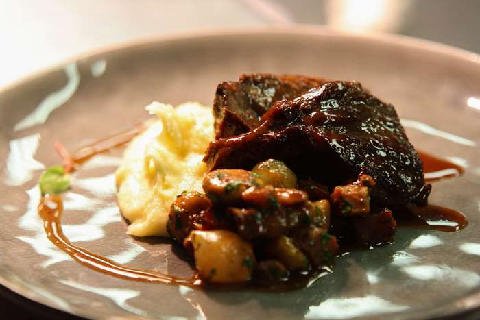 Braised Beef with Mashed Potatoes and Mushrooms