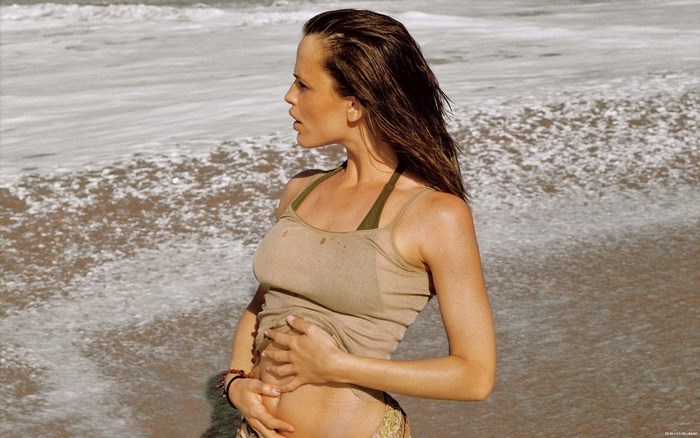 Jennifer Garner on the beach