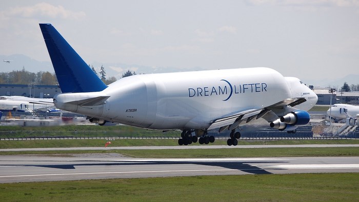 Boeing 747 Dreamlifter landing