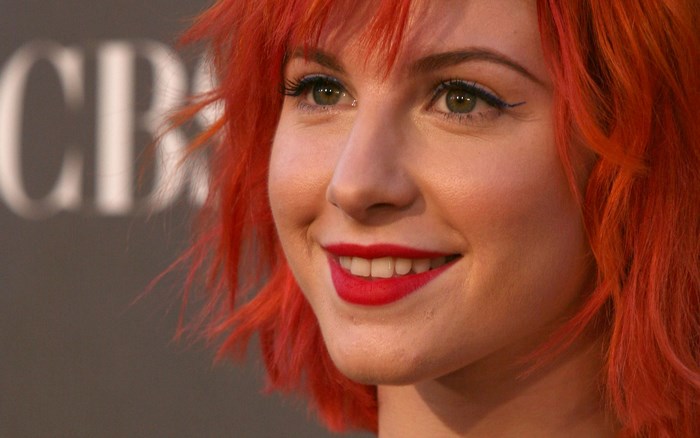 Hayley Williams with red hair and blue eyeliner