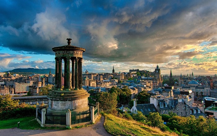 Edinburgh cityscape with Dugald Stewart Monument