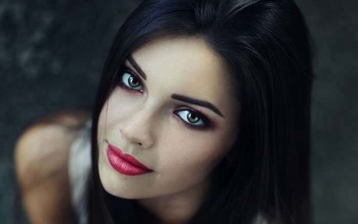 Woman with green eyes and red lipstick