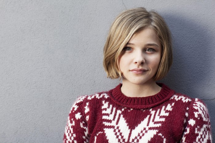 Chloe Grace Moretz in Cozy Winter Sweater