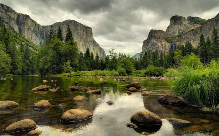 River and Mountains in Yosemite National Park