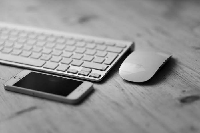 Apple Magic Mouse, Keyboard, and iPhone 4K