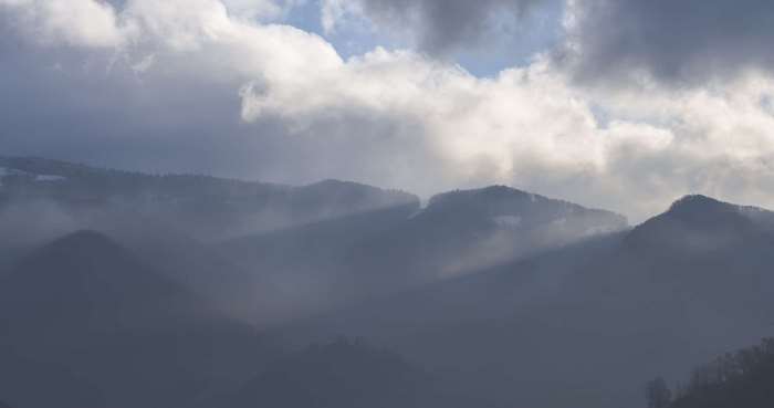 Foggy Mountains in Winter 4K