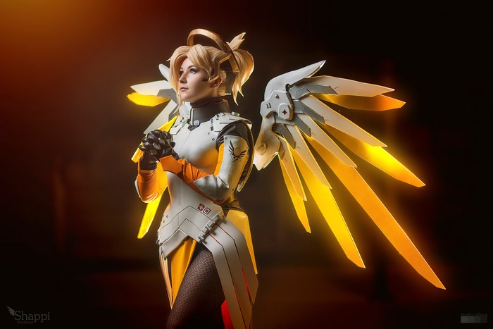 Mercy Overwatch Cosplay with Glowing Wings