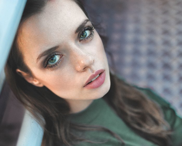 Woman with green eyes looking up