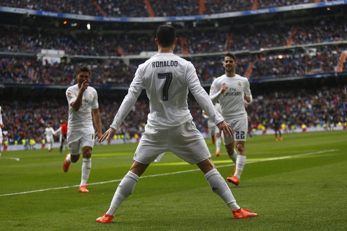 Cristiano Ronaldo and Real Madrid teammates celebrate on field