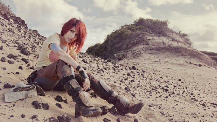Lilith from Borderlands 2 Cosplay in Desert Landscape