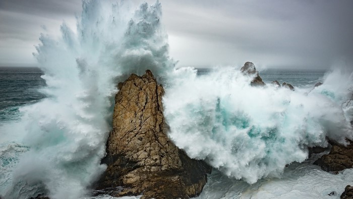 Powerful Ocean Waves Crashing Against Rocky Shore