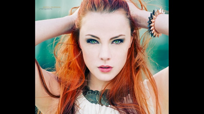 Redhead woman with green eyes and bracelets