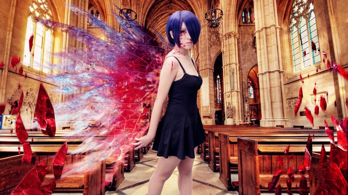 Touka Kirishima from Tokyo Ghoul cosplay with wings