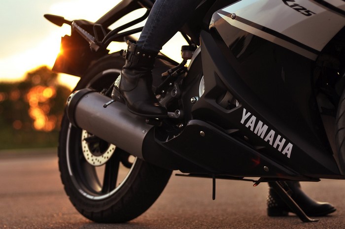 Yamaha YZF R125 motorcycle with rider's legs