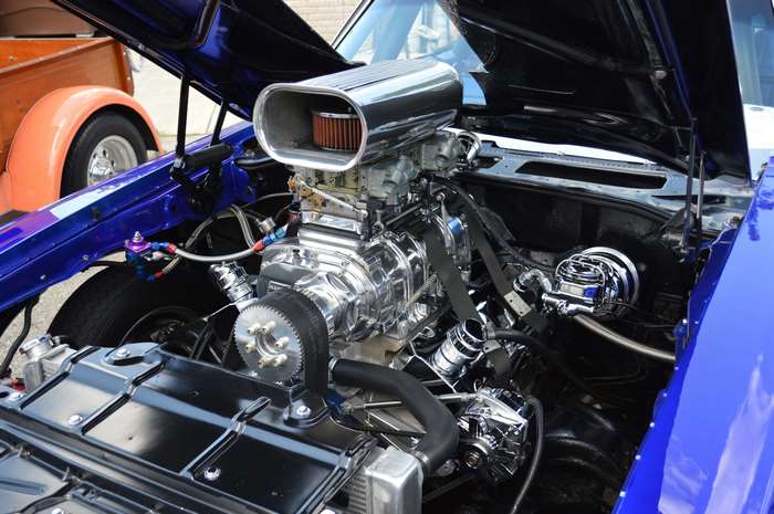 Custom hot rod car engine with supercharger