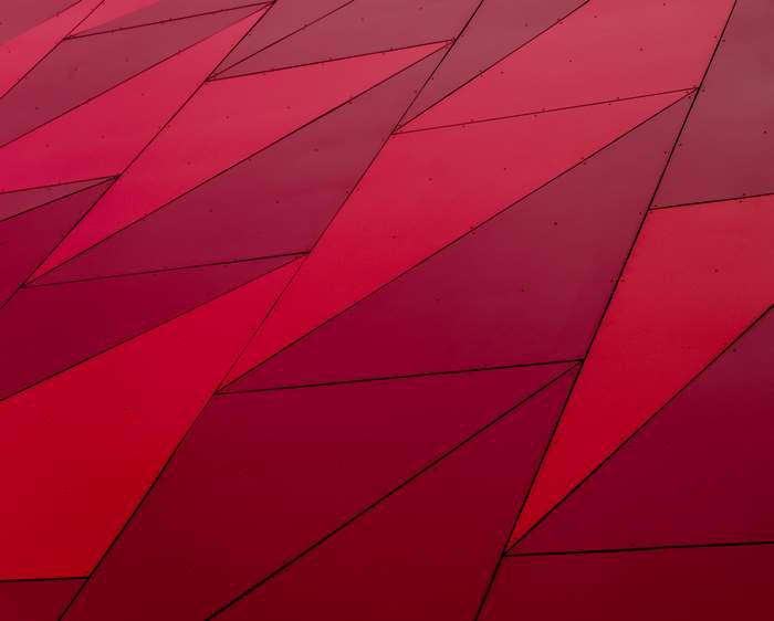 Abstract geometric pattern of red triangles 4K