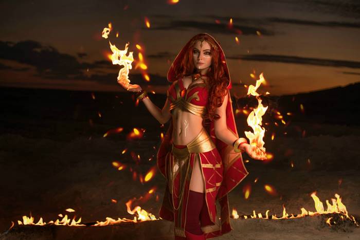 Dota 2 Lina cosplay with fire
