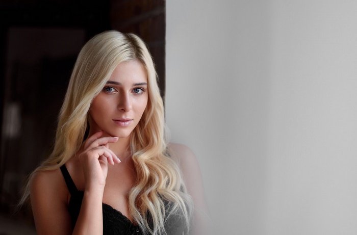 Blonde woman with blue eyes looking at the camera