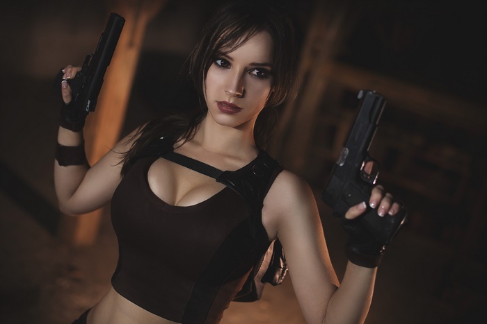Lara Croft from Tomb Raider holding guns