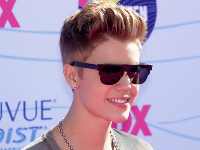 Justin Bieber wearing sunglasses and a chain