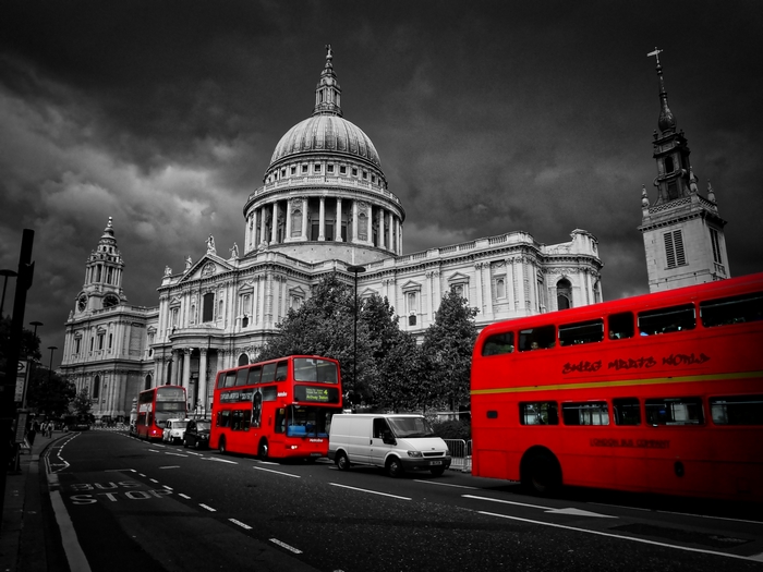 Red double-decker buses in front of St. Paul's Cathedral, London