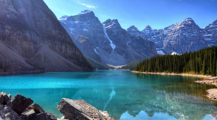 Moraine Lake in Banff National Park 4K