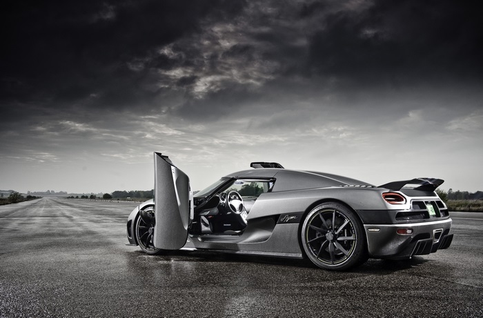 Koenigsegg Agera R on a wet road