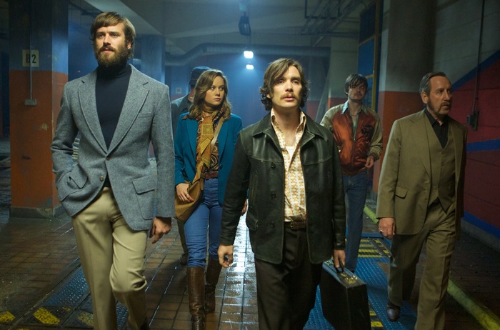 Men and women walking in a hallway