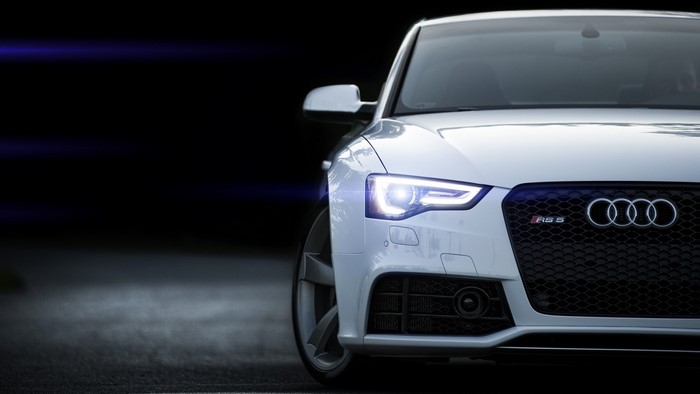 White Audi RS 5 Front Grille and Headlight