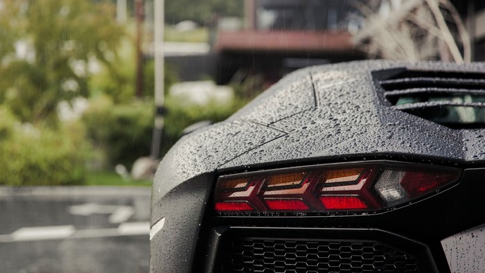Lamborghini Aventador LP700-4 in the rain
