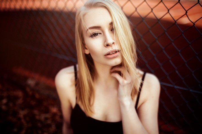 Woman with blonde hair and hazel eyes