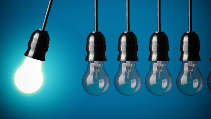 Newton's cradle with light bulbs