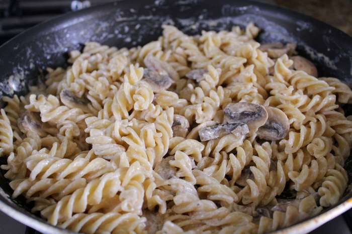 Creamy Mushroom Pasta in a Pan 4K