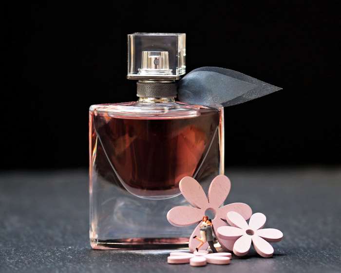 Perfume bottle with couple and pink flowers