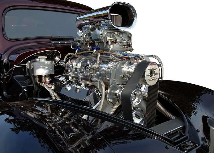 Customized hot rod car engine with supercharger
