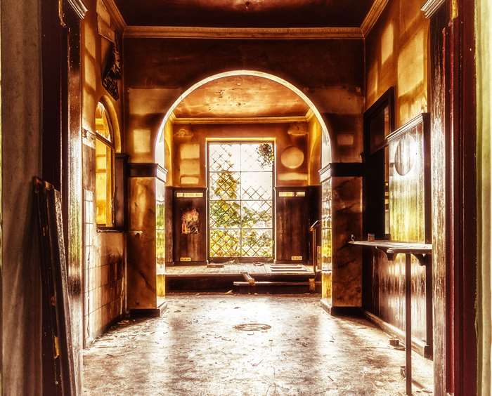 Abandoned hallway with arch and window 4K