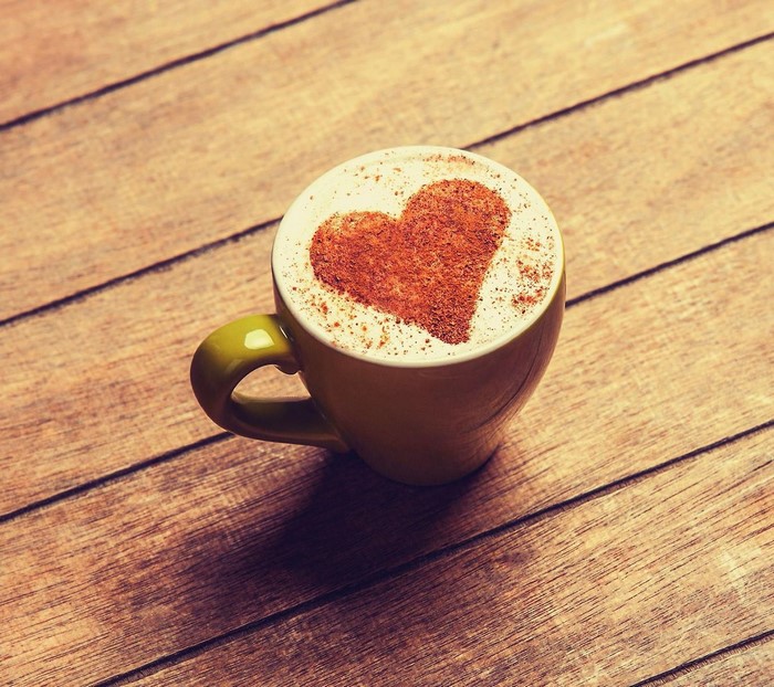 Coffee with a heart shape made of cinnamon