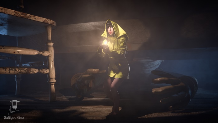 Cosplay of Six from Little Nightmares holding a lantern