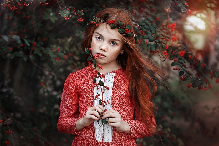 Redhead girl with blue eyes and freckles wearing a flower crown