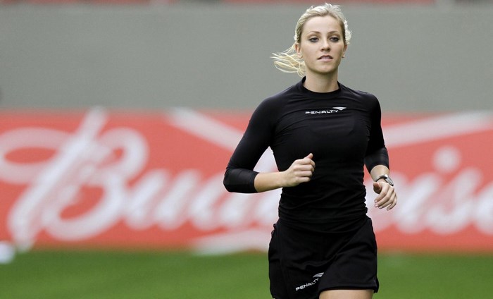 Fernanda Colombo Uliana Running in Black Sportswear