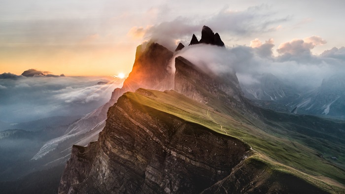 Sunset Over Dramatic Mountain Peaks 4K