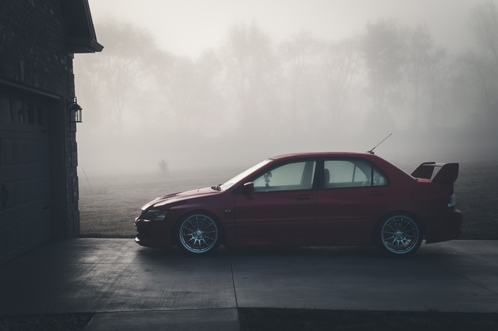 Mitsubishi Lancer Evolution VIII in Foggy Morning 4K