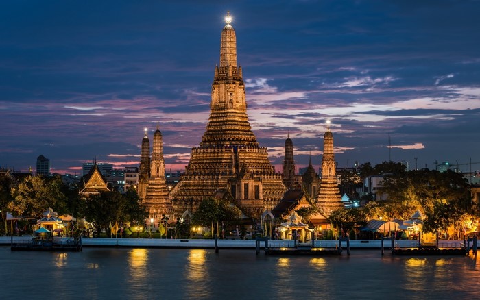 Wat Arun Temple at Sunset in Bangkok