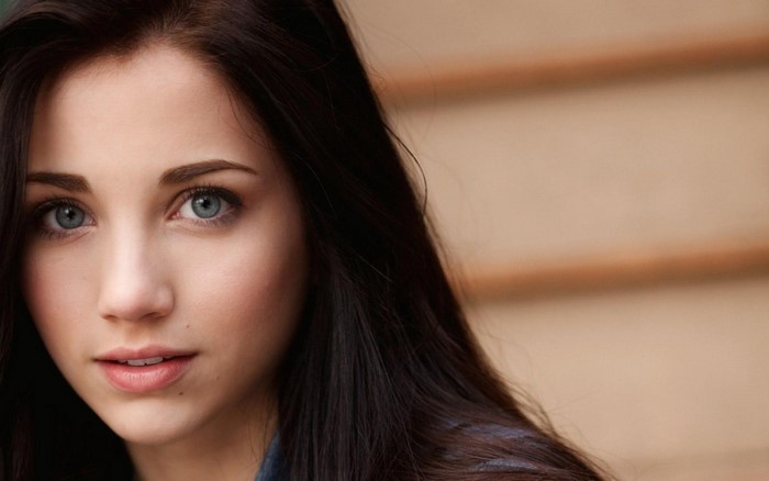 Women Emily Rudd Brunette Closeup Looking At Viewer Blue Eyes Smiling Hd Wallpaper Rare Gallery 