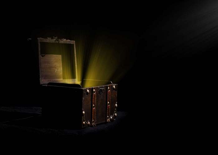 Vintage wooden treasure chest with light rays