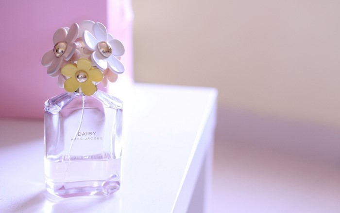 Daisy Eau So Fresh by Marc Jacobs perfume bottle