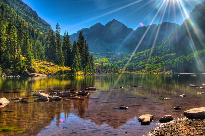 Sunlit Maroon Bells Lake in Colorado Mountains