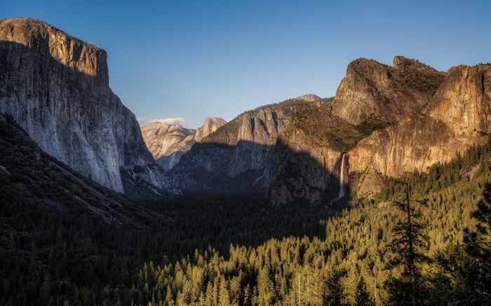 Yosemite Valley with El Capitan and Bridalveil Fall